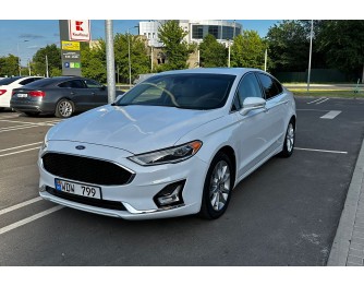 Ford Fusion Hybrid (2018)